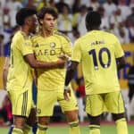 لاعبو النصر يحتفلون بلقب الدوري السعودي بعد موسم مميز