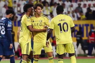 لاعبو النصر يحتفلون بلقب الدوري السعودي بعد موسم مميز