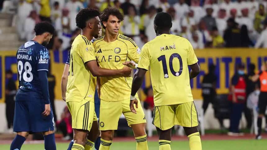 لاعبو النصر يحتفلون بلقب الدوري السعودي بعد موسم مميز