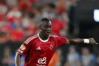 عليو ديانغ يتوج بجائزة أفضل لاعب مالي ينشط في إفريقيا