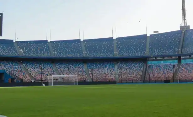 للصورة: استاد القاهرة يستعد لاستضافة نهائي الدوري الليبي وكأس ليبيا