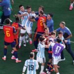 تحقيق فيفا يهدد ثلاثي الأرجنتين وجافي بعقوبات بعد أحداث نهائي كأس العالم