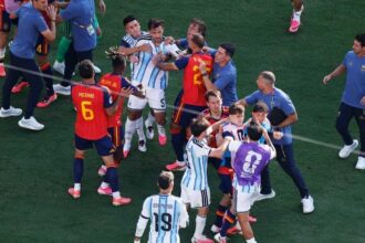 تحقيق فيفا يهدد ثلاثي الأرجنتين وجافي بعقوبات بعد أحداث نهائي كأس العالم