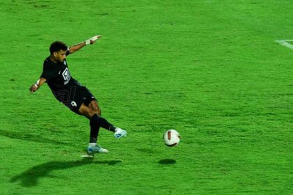 نصار: لا عروض رسمية لأسامة فيصل.. ونرفض فكرة بيع اللاعبين للزمالك