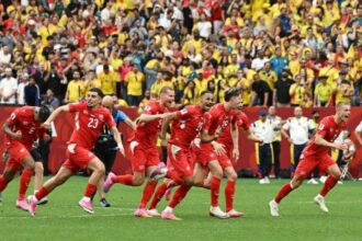 منتخب سويسرا يحتفل بالتأهل إلى ربع نهائي كأس العالم 2026