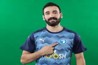 بيراميدز يفتح ملف تجديد عقد مهند لاشين