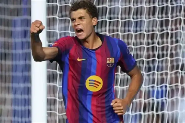 فيفا يشيد بتألق حمزة عبد الكريم مع منتخب مصر وبرشلونة