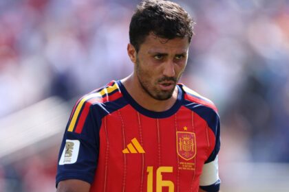 برشلونة يجدد محاولاته لضم رودري.. والسيتي يتمسك بمطالبه المالية