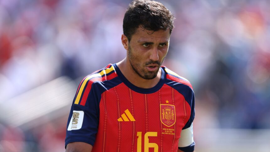 برشلونة يجدد محاولاته لضم رودري.. والسيتي يتمسك بمطالبه المالية