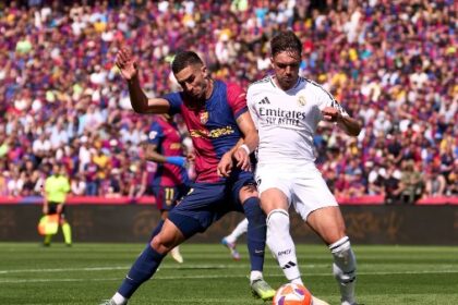 الكلاسيكو يشتعل مبكرًا: ريال مدريد وبرشلونة يتنافسان على نجم سانتاندير