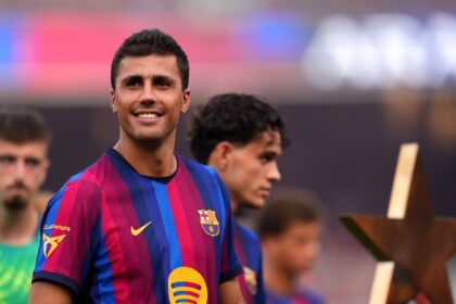 هل خطف برشلونة رودري من الريال؟ ديكو يوضح الحقيقة