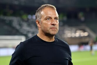 فليك يعادل رقم جوارديولا ولويس إنريكي مع برشلونة