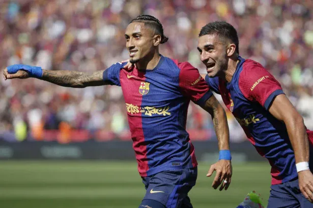 جوليس كوندي مدافع برشلونة يتدرب منفردًا قبل كلاسيكو ريال مدريد