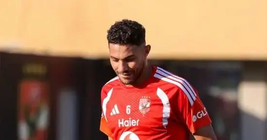 ياسر إبراهيم مدافع الأهلي خلال تدريبات الفريق