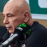 حسام حسن المدير الفني لمنتخب مصر خلال تدريبات الفريق