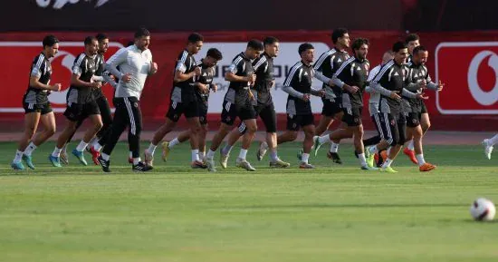 لاعبو الأهلي في تدريباتهم استعدادًا لمواجهة كيتارا بكأس الكونفدرالية