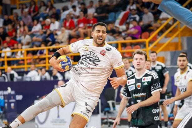لاعبو فيزبريم المجري خلال مواجهة فوكس برلين في دوري أبطال أوروبا لكرة اليد