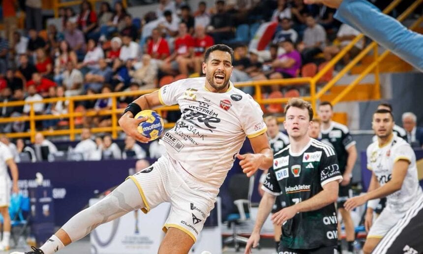لاعبو فيزبريم المجري خلال مواجهة فوكس برلين في دوري أبطال أوروبا لكرة اليد