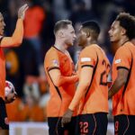هولندا تهزم صربيا 2-1 وتتصدر المجموعة الثانية بفارق الأهداف