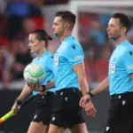 دي بورجوس حكماً لبرشلونة وبيتيس وديل سيرو في تقنية الفيديو
