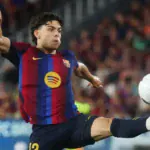 برايان فاريناس لاعب وسط برشلونة خلال تدريبات الفريق