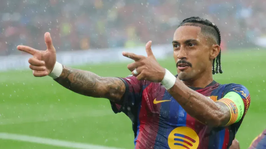 البرازيلي رافينيا مهاجم برشلونة خلال مباراة مع الفريق