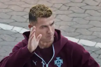 نونو مينديز: البرتغال ترحب بعودة رونالدو وأي لاعب غائب