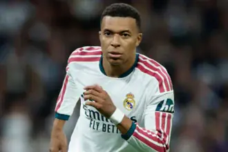 كيليان مبابي مهاجم ريال مدريد والمنتخب الفرنسي خلال مباراة