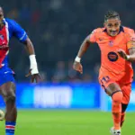 رافينيا لاعب برشلونة خلال مباراة باريس سان جيرمان في دوري أبطال أوروبا