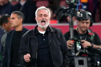 برناردو سيلفا لاعب وسط ريال مدريد خلال مواجهة برشلونة في كامب نو