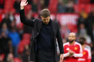 لاعبو مانشستر يونايتد خلال مباراة في الدوري الإنجليزي الممتاز